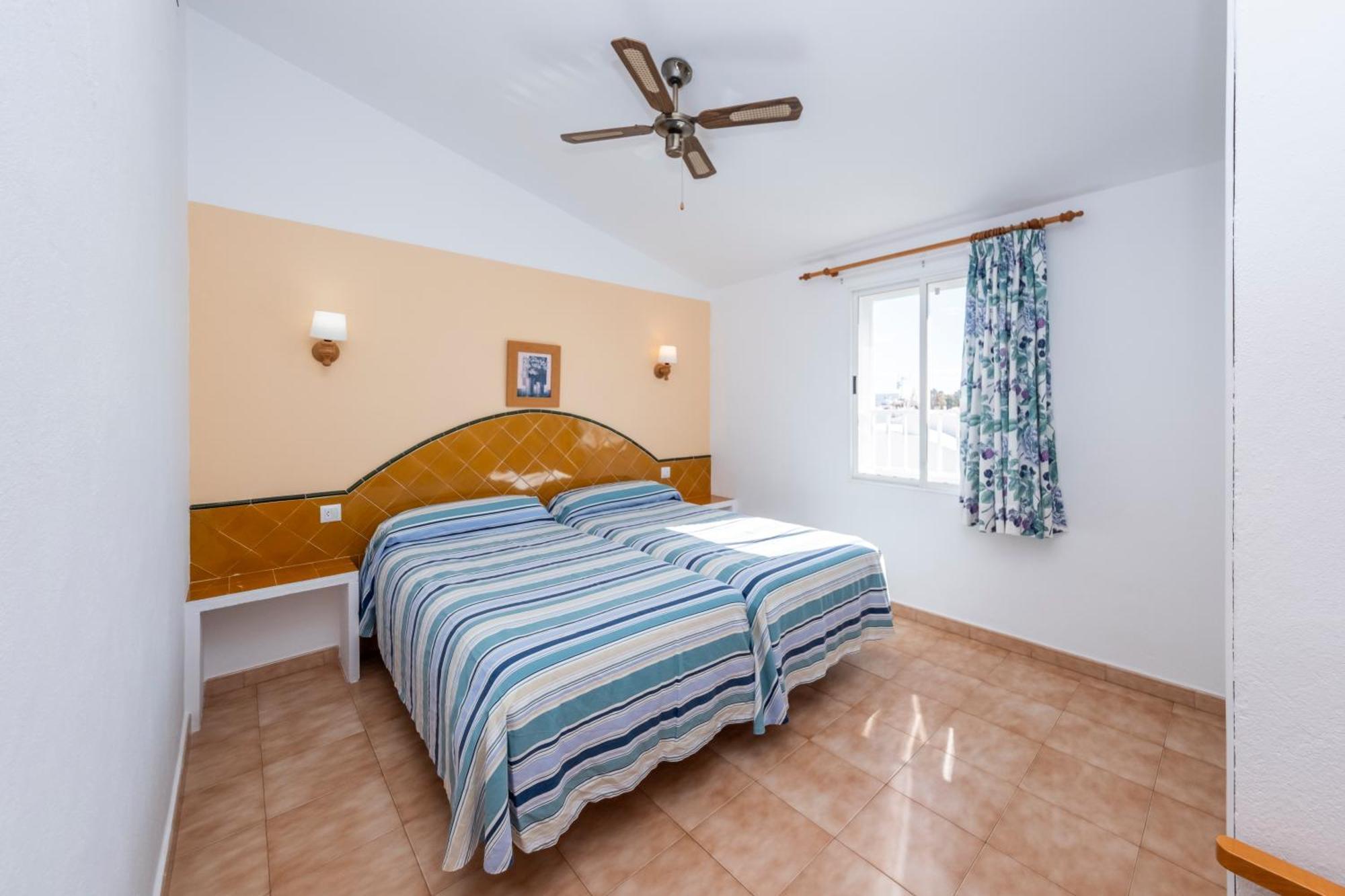 Apartamentos Sol Ponent Кала-Бланка Екстер'єр фото